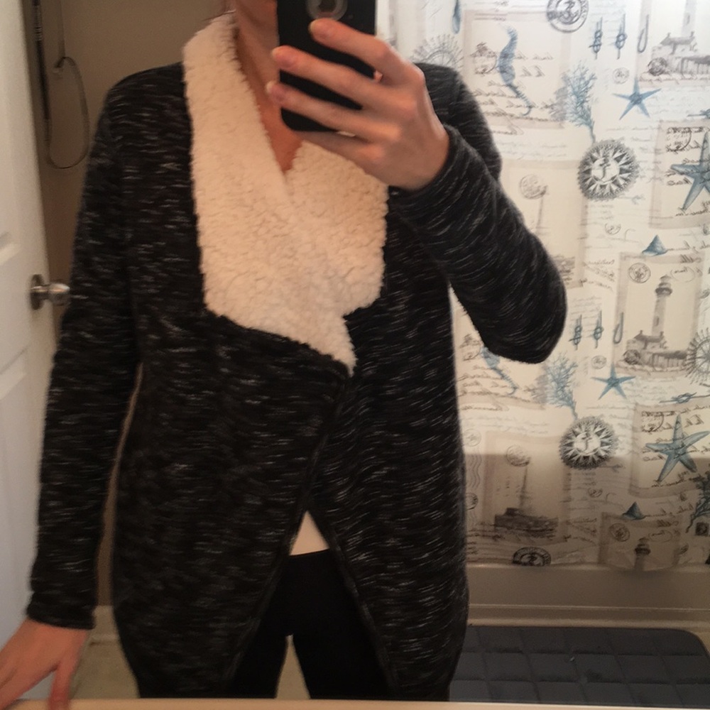 Marbled black and gray wrap